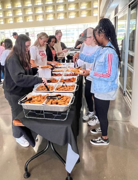 BLSA members serve Soul Food Lunch